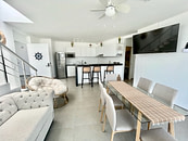 VENTA DE ESPECTACULAR DUPLEX CON AMPLIA TERRAZA PISCINA Y VISTA AL MAR