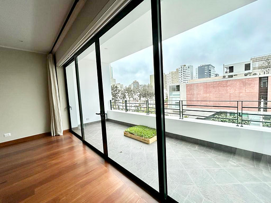 SUPER PRECIO! SE VENDE MODERNO DEPARTAMENTO CON TERRAZA ARQ. MARIO LARA CERCA AL GOLF