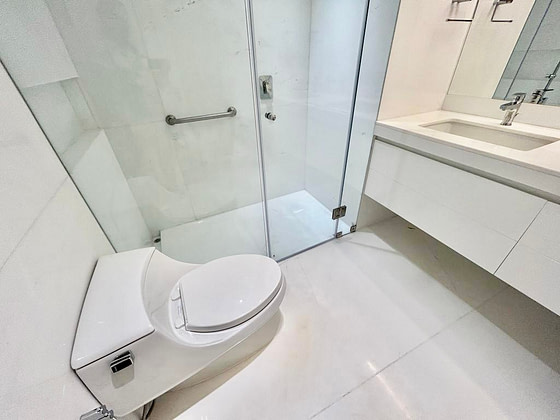 SUPER PRECIO! SE VENDE MODERNO DEPARTAMENTO CON TERRAZA ARQ. MARIO LARA CERCA AL GOLF