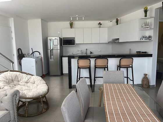 VENTA DE ESPECTACULAR DUPLEX CON AMPLIA TERRAZA PISCINA Y VISTA AL MAR