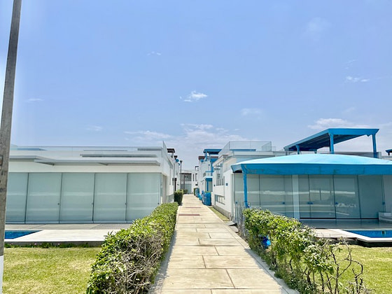 VENTA DE ESPECTACULAR DUPLEX CON AMPLIA TERRAZA PISCINA Y VISTA AL MAR