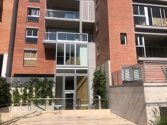 FRENTE A PARQUE DE ESTRENO 1ER PISO TIPO CASA CON TERRAZA FINOS ACABADOS
