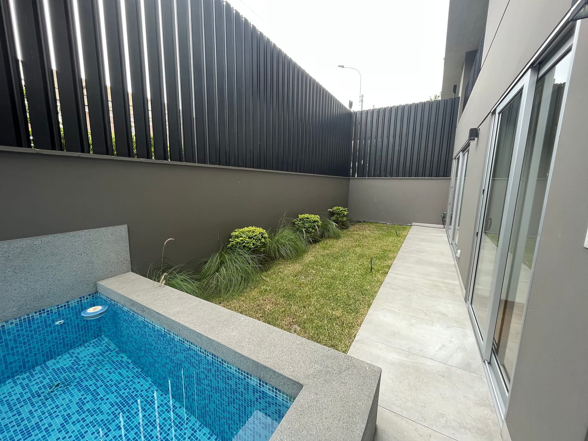 ESTRENO LINDO DEPARTAMENTO EN 1ER PISO CON TERRAZA PISCINA JARDIN CERCA A MIGUEL DASSO