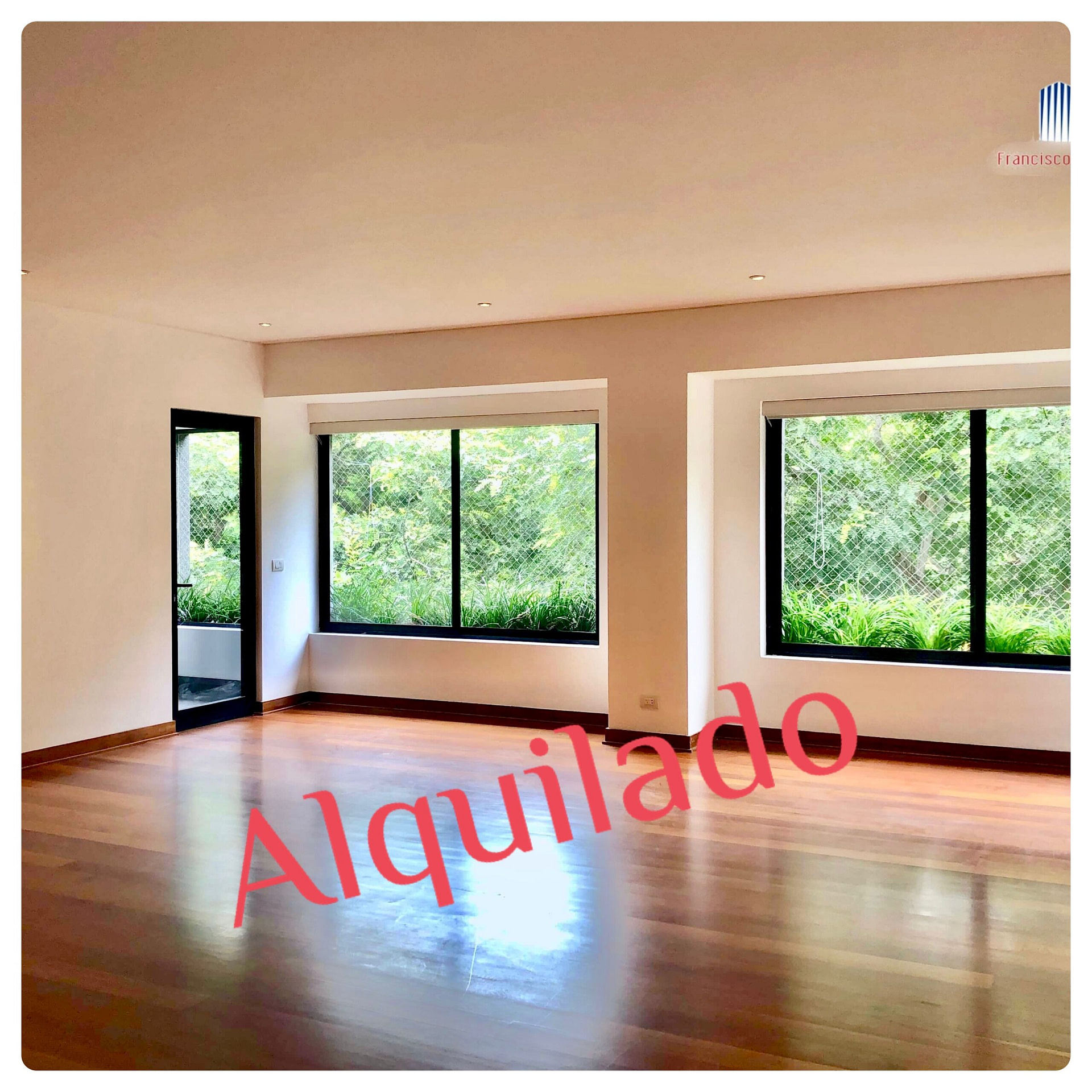 Se alquila moderno departamento frente a exclusivo parque en San Isidro